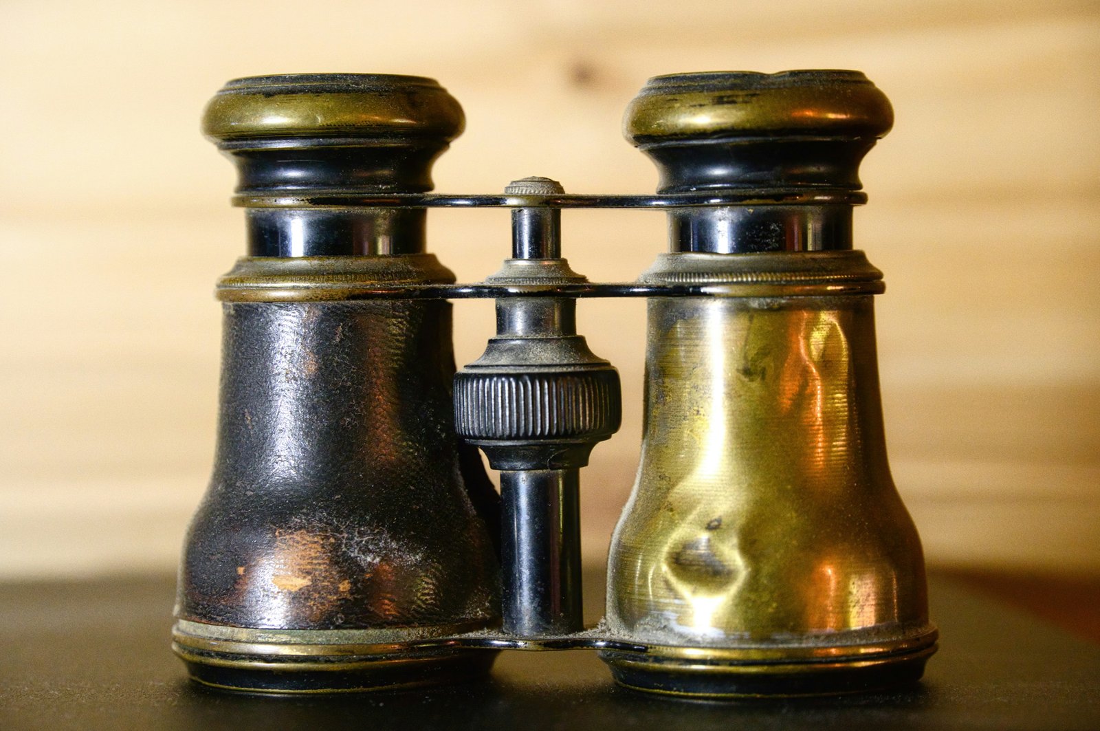 Unbehandeltes Messing bei der Reinigung